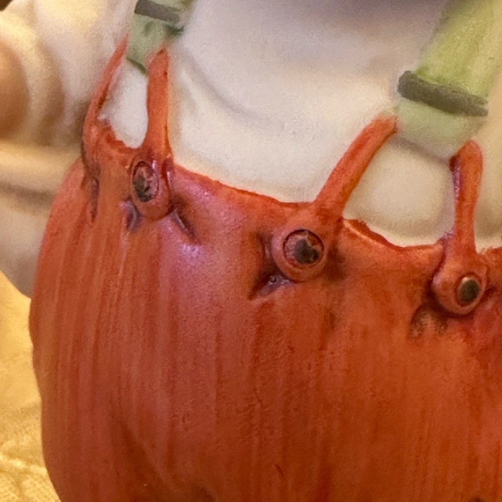 Charming hand paint. "Memories of Yesterday" Set of All Four Figurines One Price - Picture 6 of 11